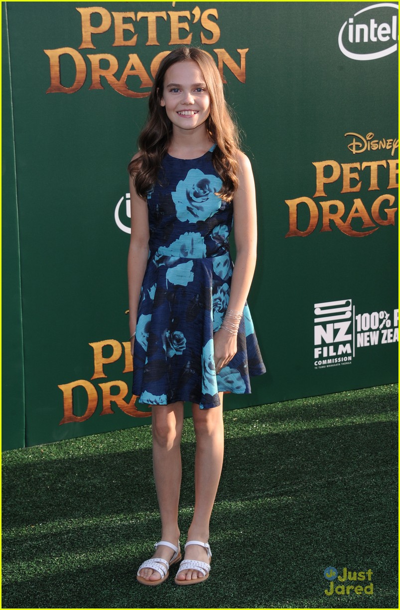 oakes fegley oona laurence petes dragon premiere 13