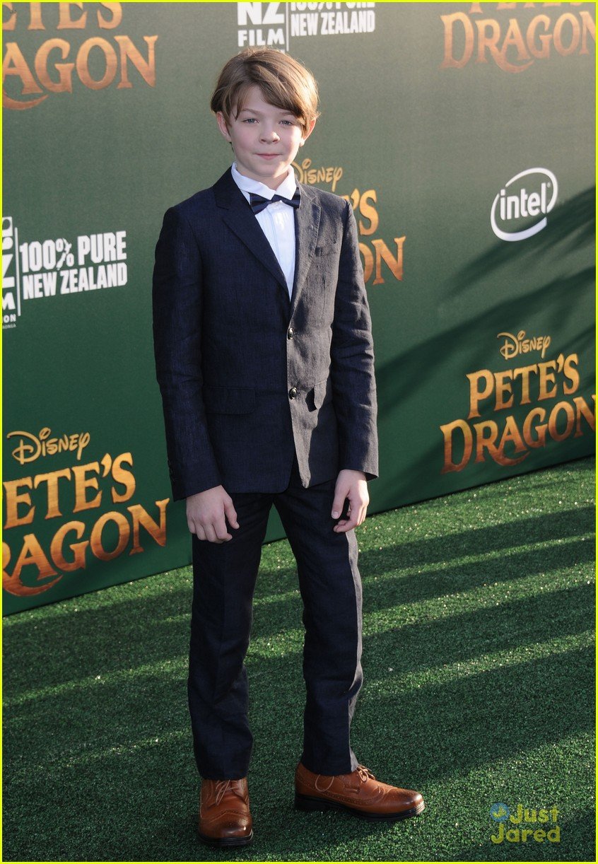 oakes fegley oona laurence petes dragon premiere 14