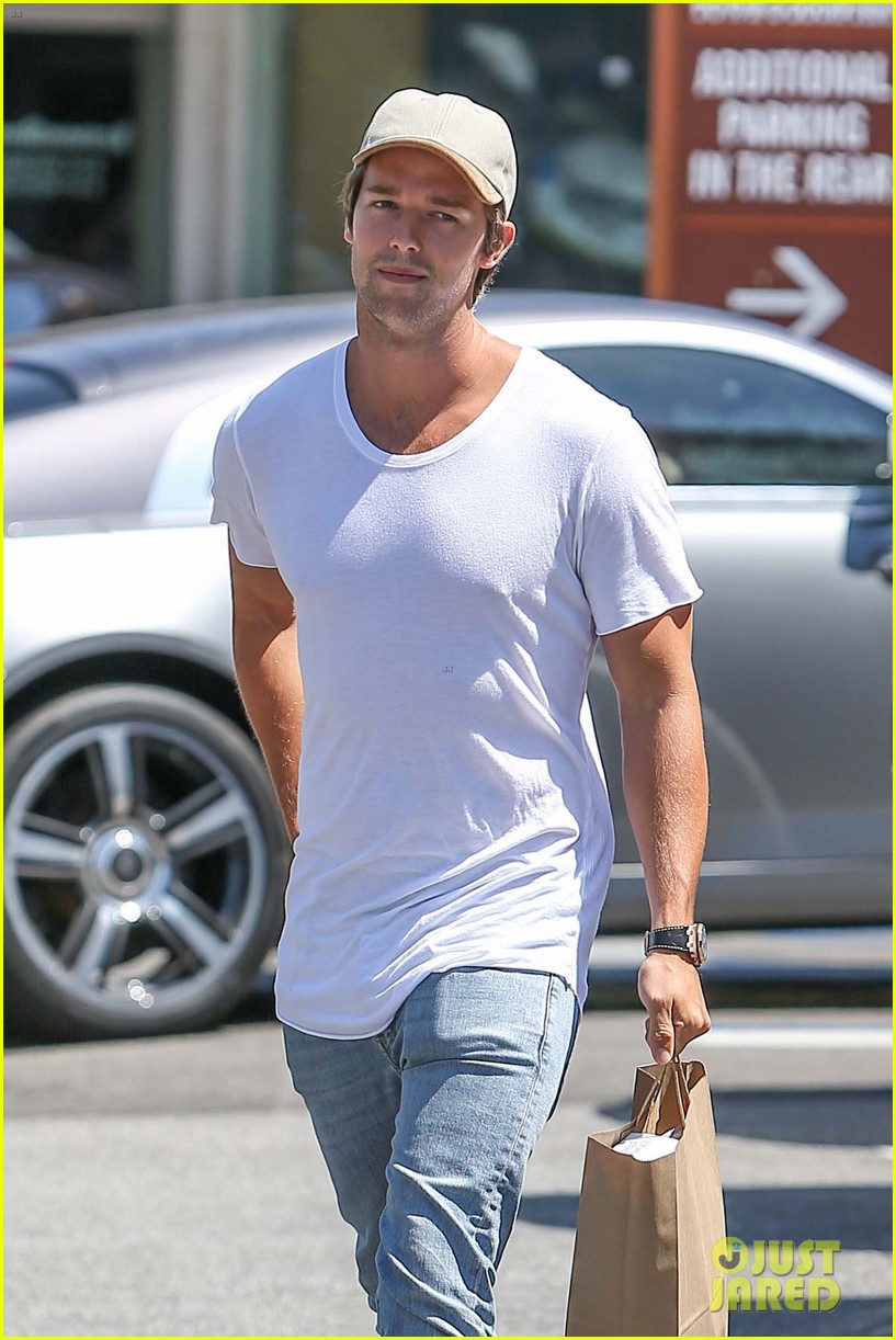 patrick schwarzenegger looks sharp in new pic with his mom siblings202mytext