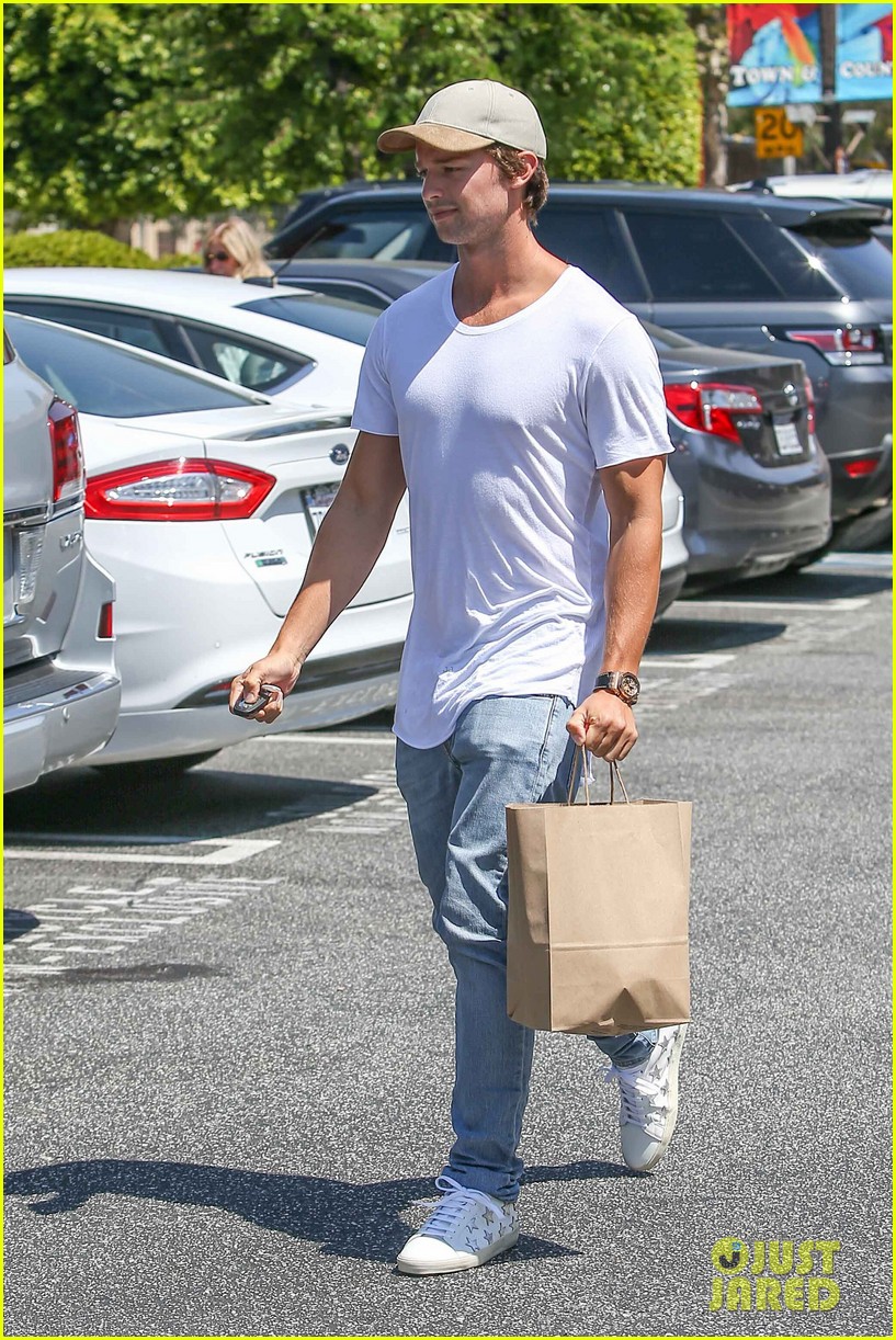 patrick schwarzenegger looks sharp in new pic with his mom siblings505mytext