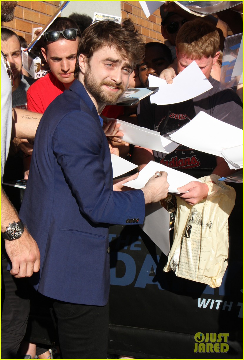 daniel radcliffe makes it clear that he really doesnt mind talking about harry potter 02