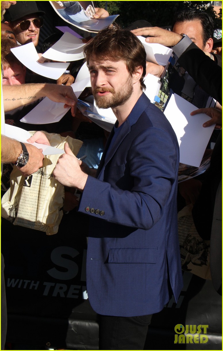 daniel radcliffe makes it clear that he really doesnt mind talking about harry potter 05