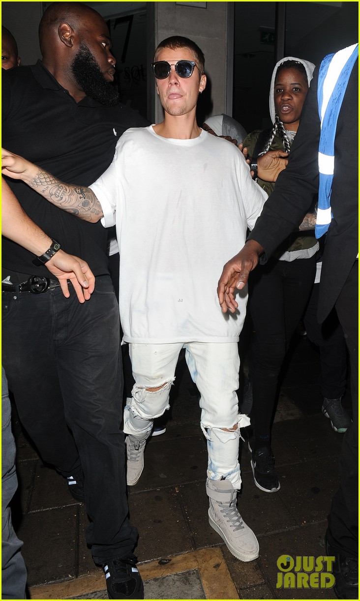 rihanna and justin bieber party together at a nightclub in london 28
