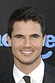 robbie amell nine lives premiere hollywood 01