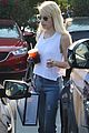 emma roberts does some shopping saturday 11