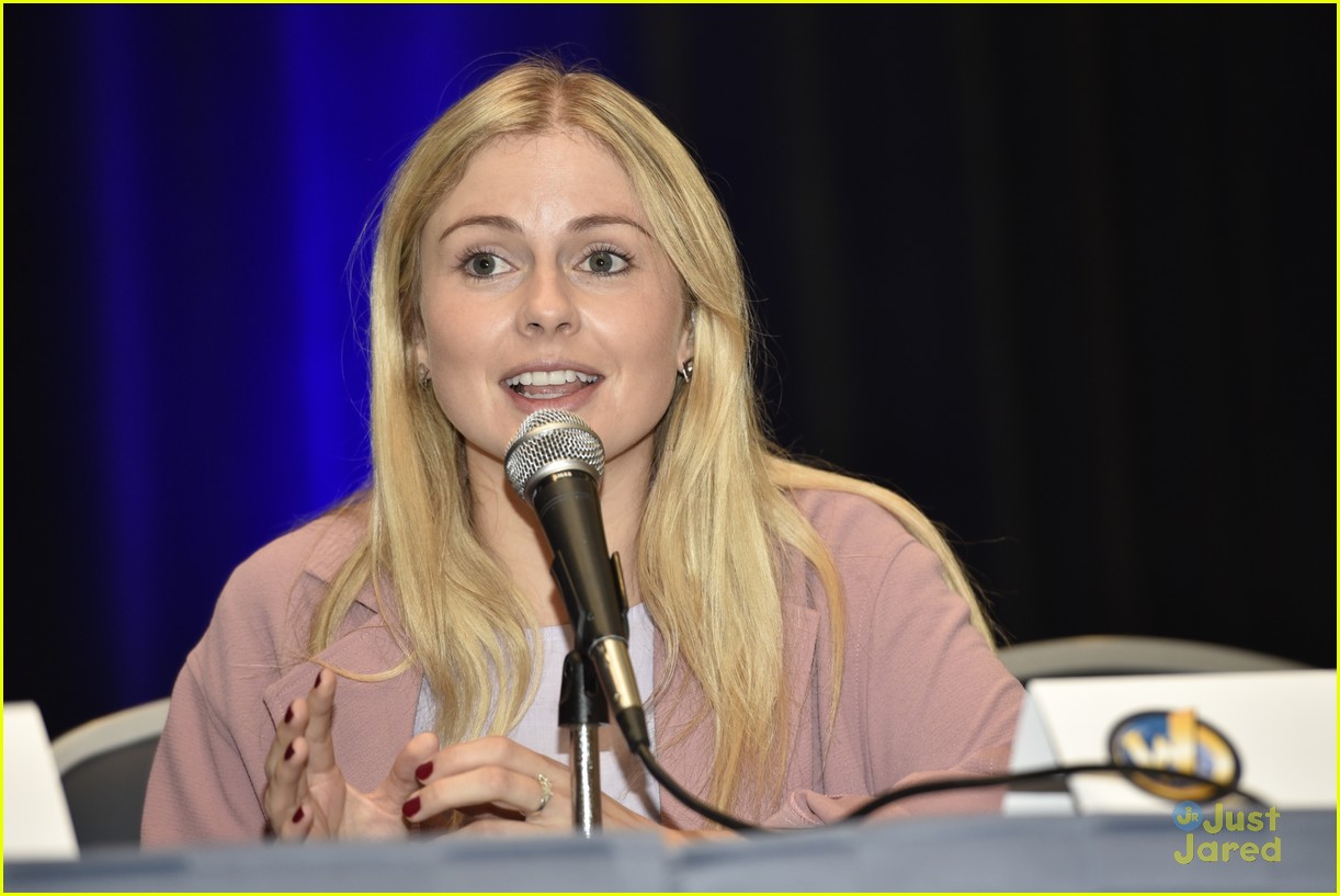 rose mciver monkey friends wizard world convention 02