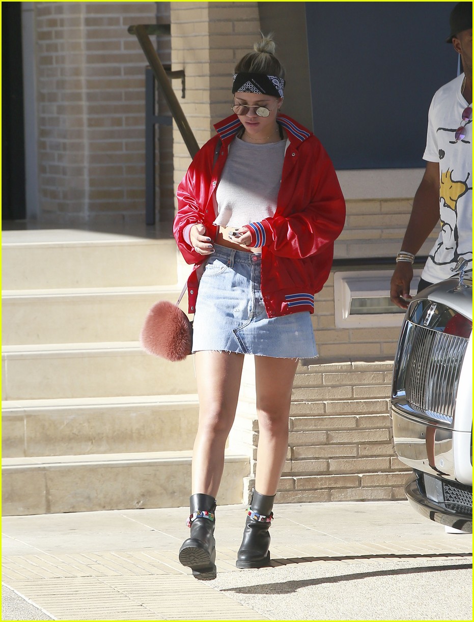 Sofia Richie Holds Justin Bieber Close in Photo From Japan Trip | Photo ...