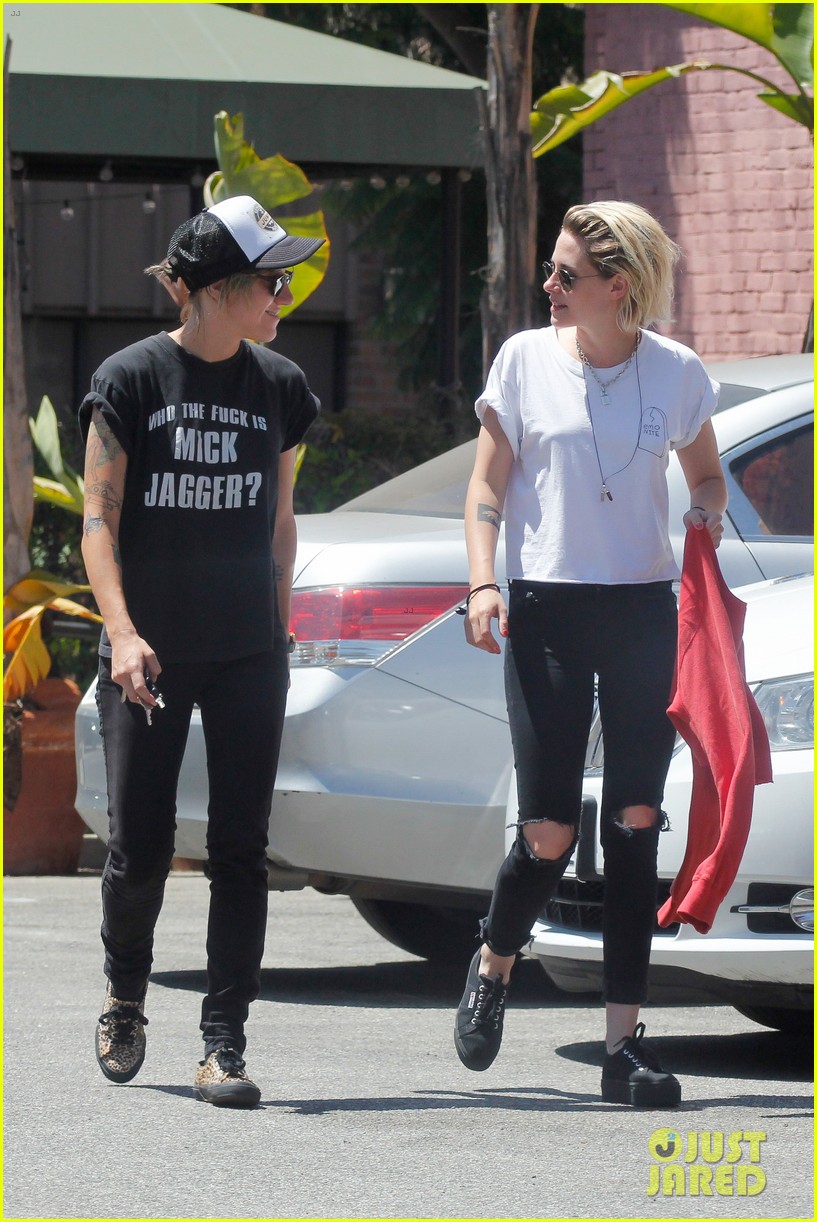 kristen stewart is all smiles while on date with gf alicia cargile00507