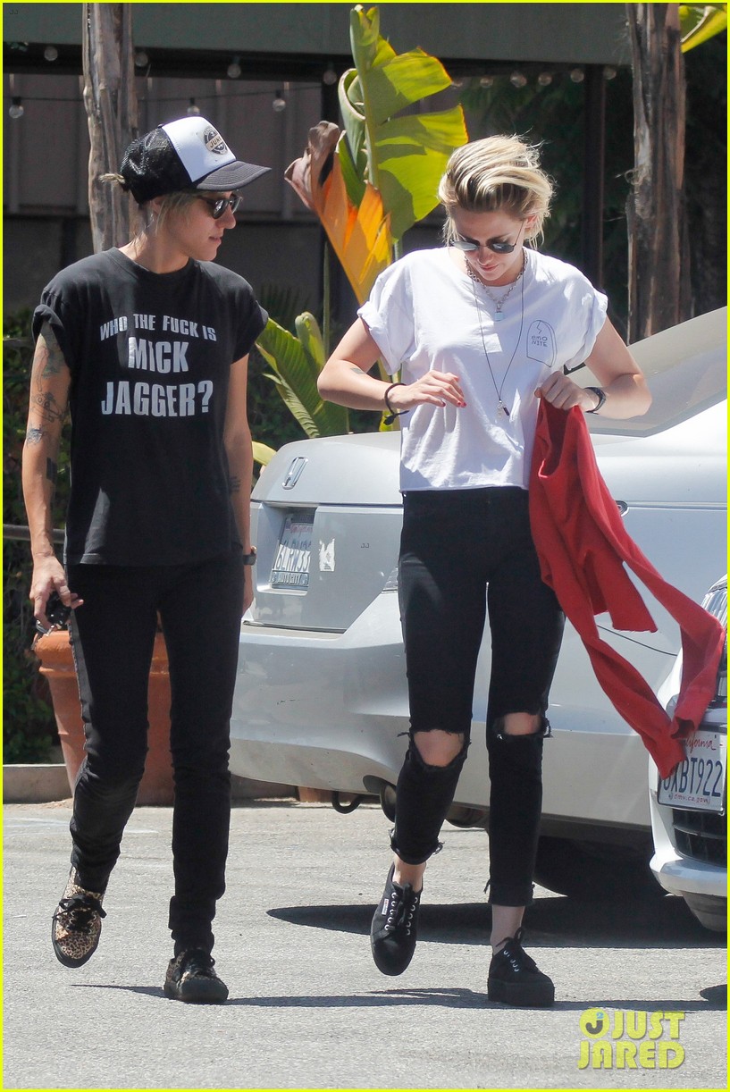 kristen stewart is all smiles while on date with gf alicia cargile01414