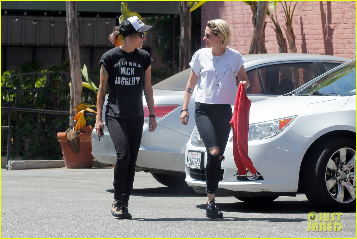 kristen stewart is all smiles while on date with gf alicia cargile01616