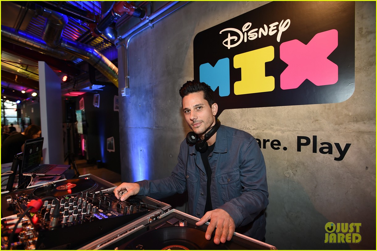 stuck in the middle cast just jared jr disney mix launch party 02