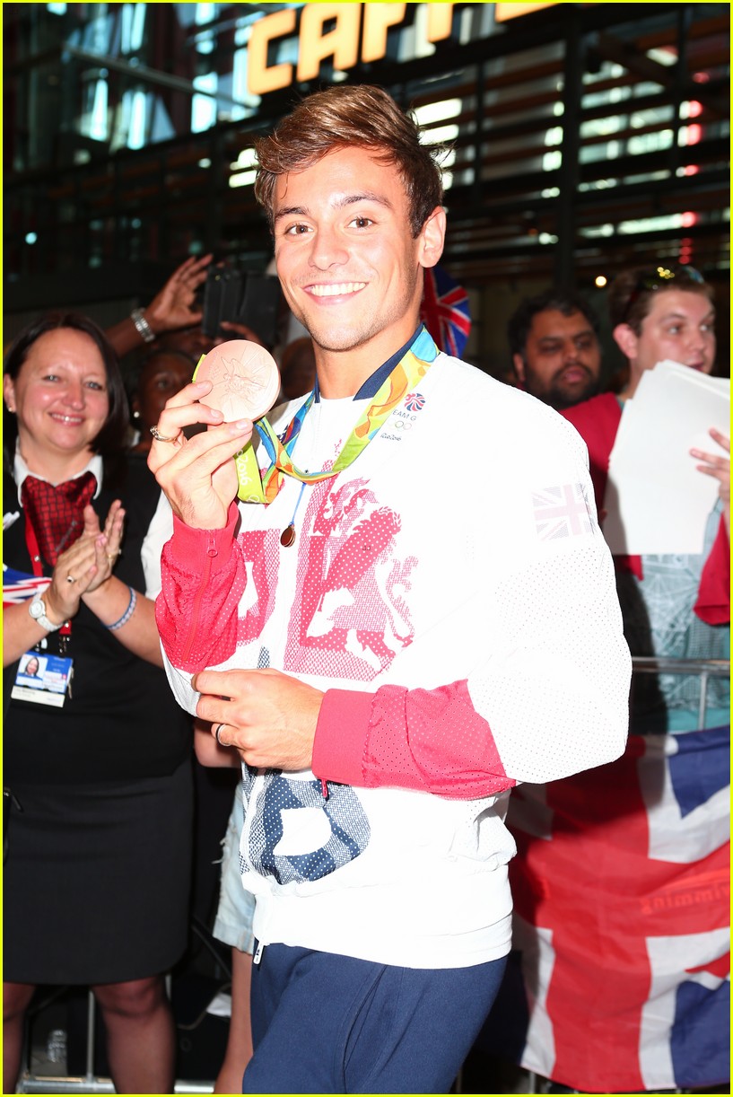 tom daley reflects on rio olympics after returning home 01