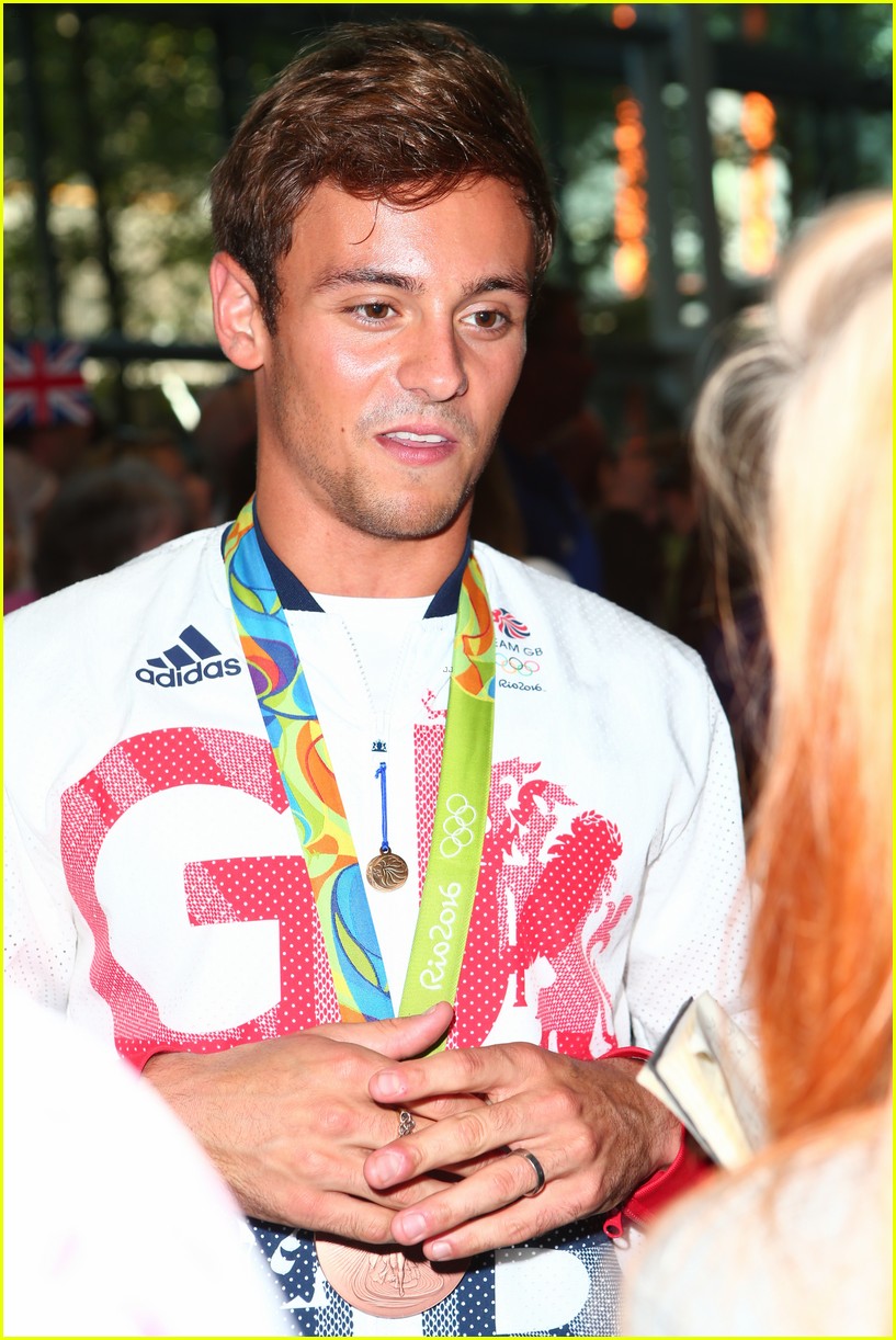 tom daley reflects on rio olympics after returning home 06