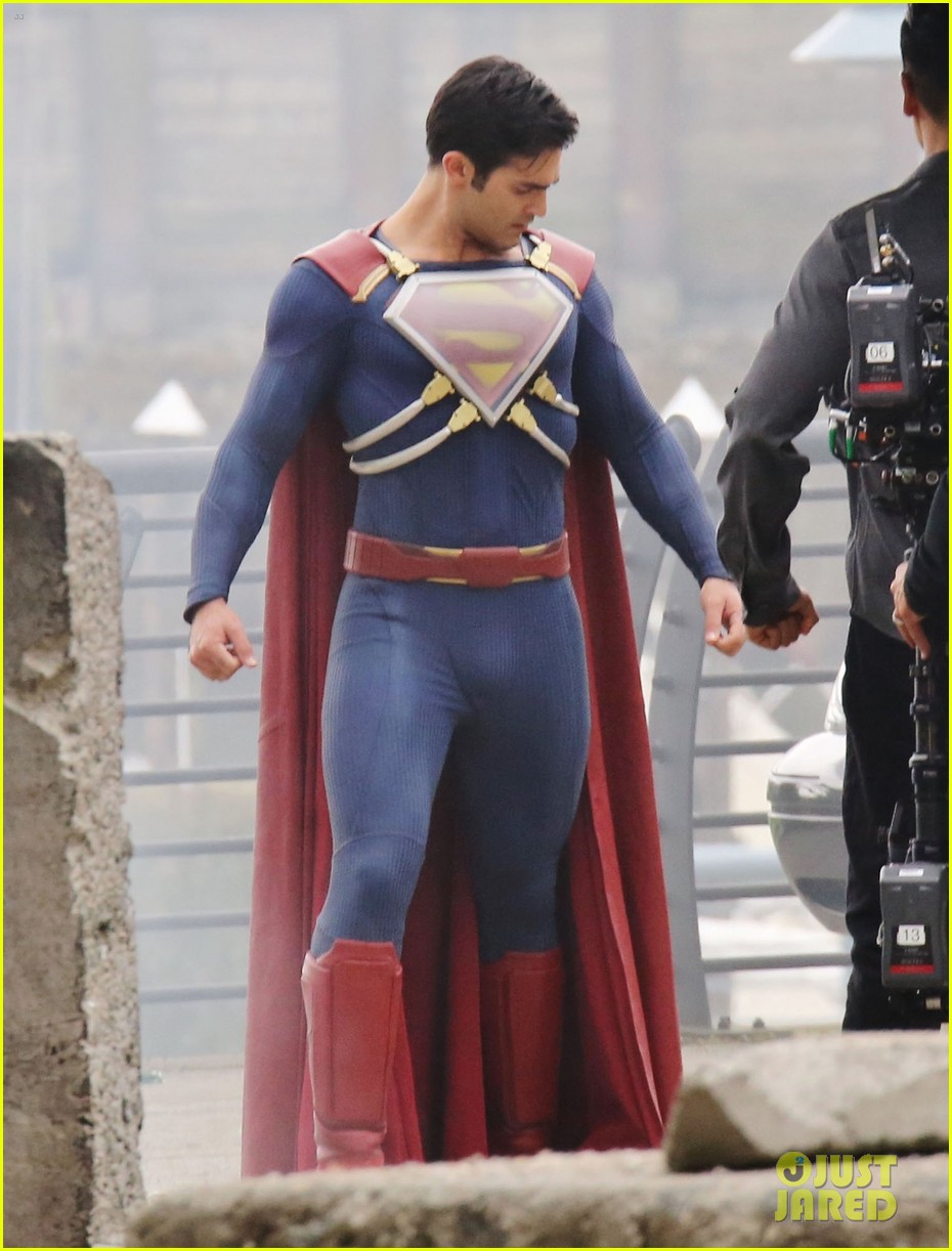 tyler hoechlin new armor superman story on supergirl 11