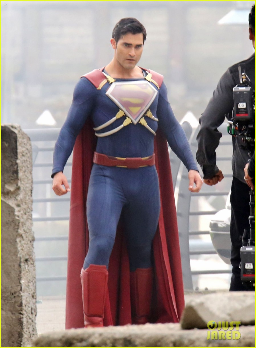 tyler hoechlin new armor superman story on supergirl 12