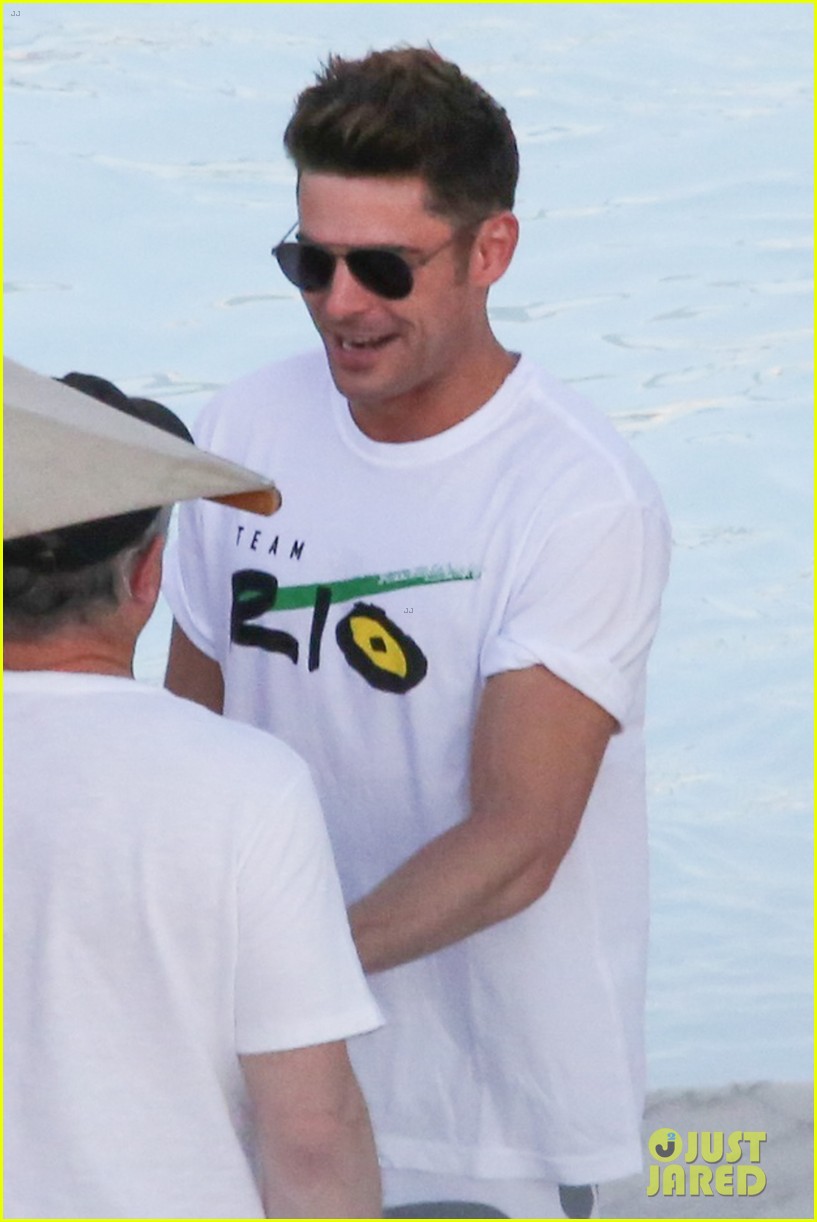 zac efron continues to support team usa in rio03321