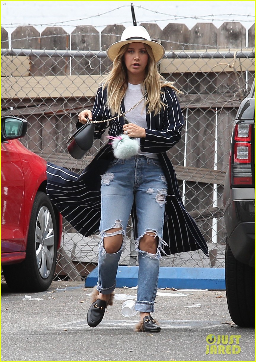 ashley tisdale vanessa hudgens spends the afternoon shopping11302mytext