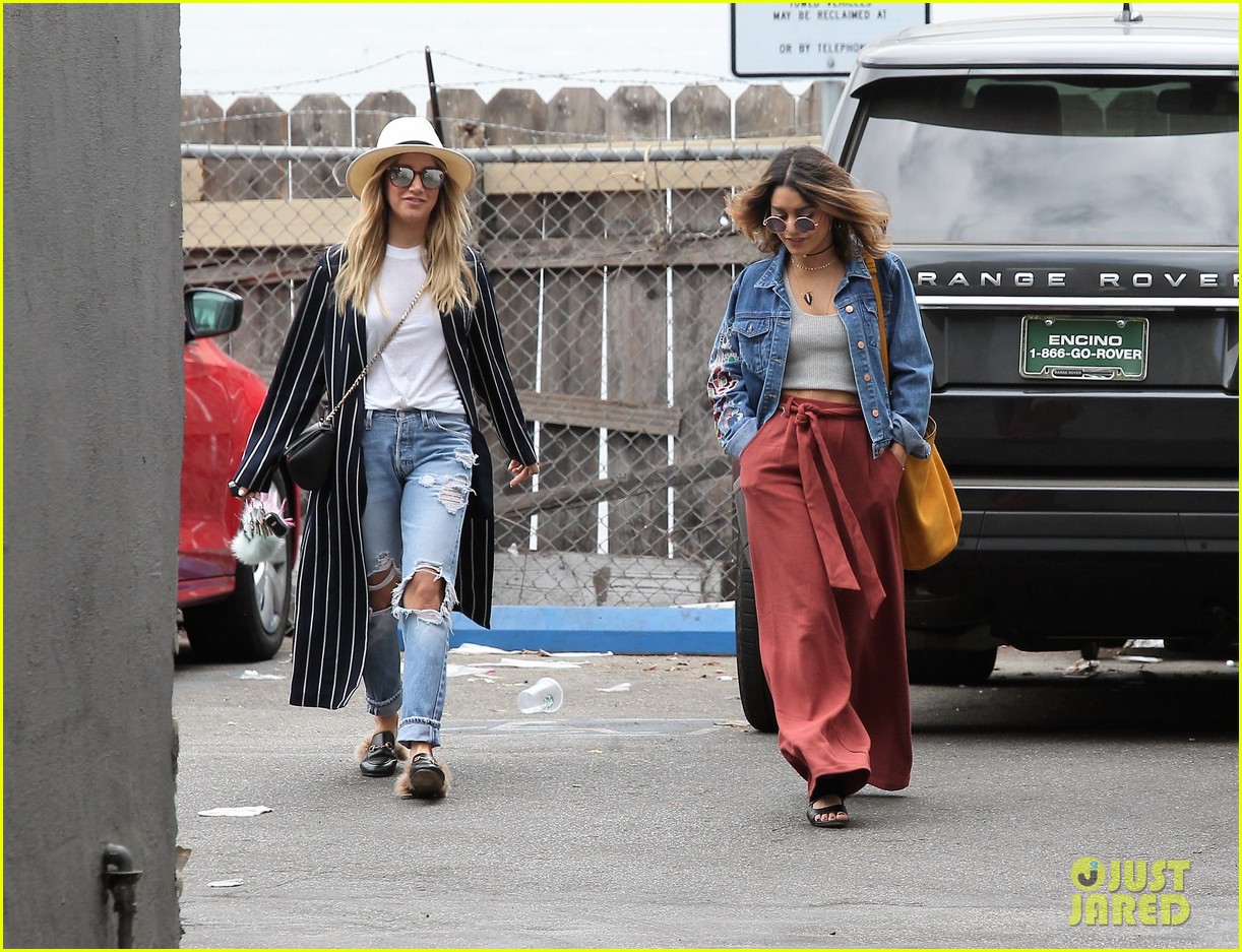 ashley tisdale vanessa hudgens spends the afternoon shopping11908mytext