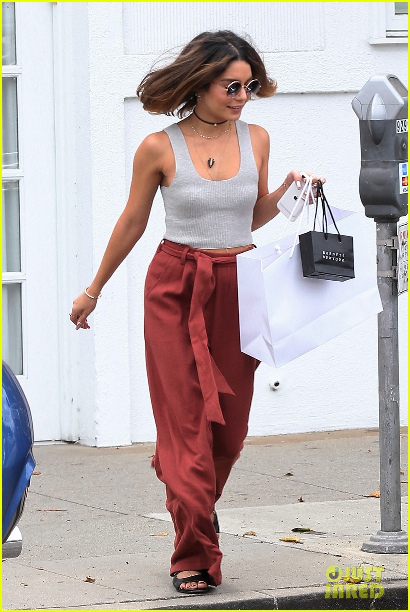 ashley tisdale vanessa hudgens spends the afternoon shopping12514mytext