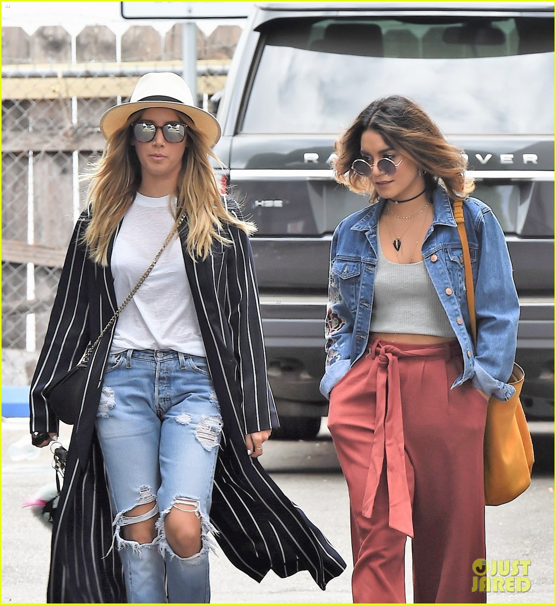 ashley tisdale vanessa hudgens spends the afternoon shopping13019mytext