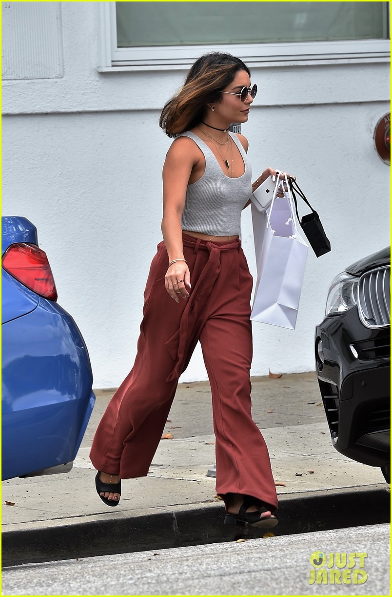 ashley tisdale vanessa hudgens spends the afternoon shopping13827mytext