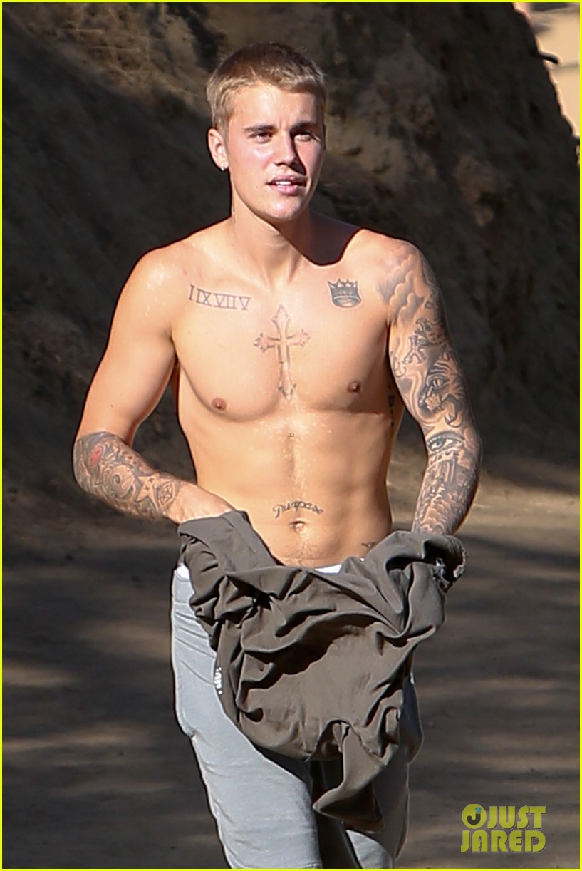 justin bieber ditches hist shirt while on a run404mytext