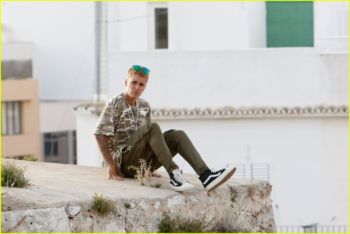 justin bieber hangs in ibiza on day off from purpose tour 03