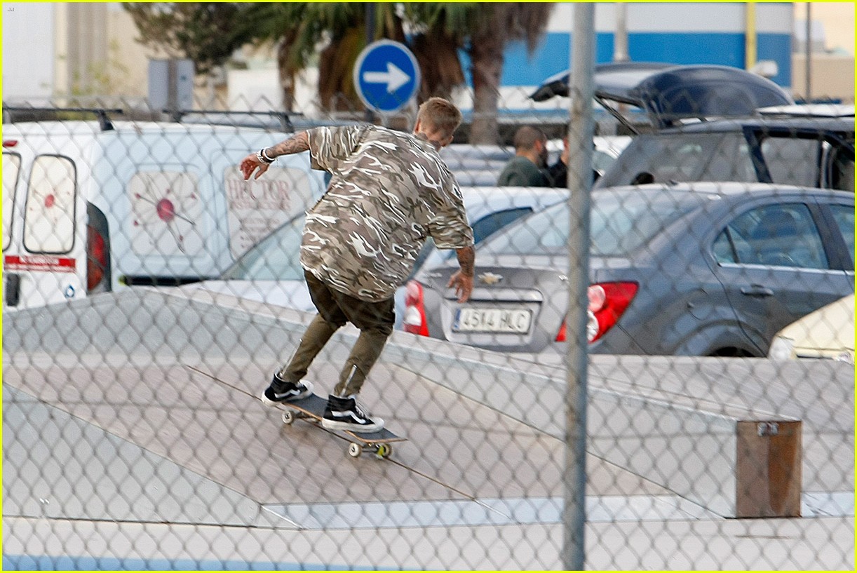 justin bieber hangs in ibiza on day off from purpose tour 08