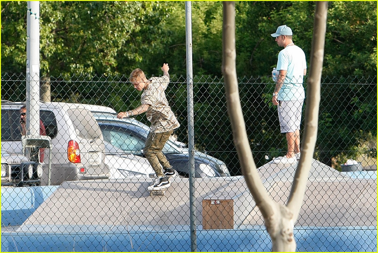 justin bieber hangs in ibiza on day off from purpose tour 17