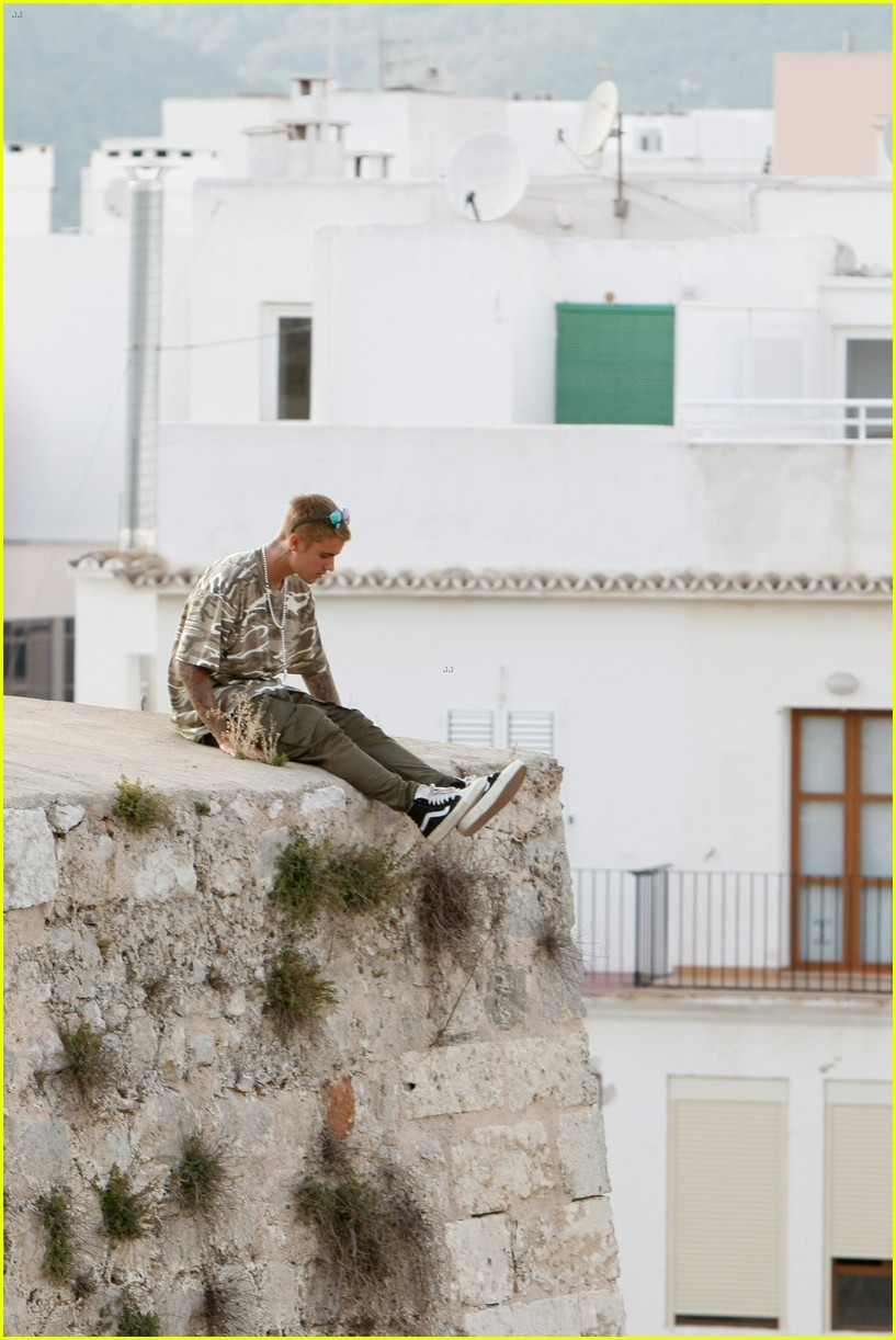 justin bieber hangs in ibiza on day off from purpose tour 18