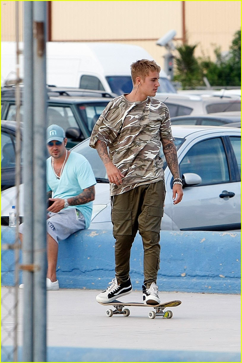 justin bieber hangs in ibiza on day off from purpose tour 22