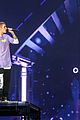 justin bieber flashes his abs during paris concert 09