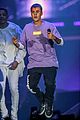 justin bieber flashes his abs during paris concert 14