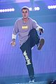 justin bieber flashes his abs during paris concert 15