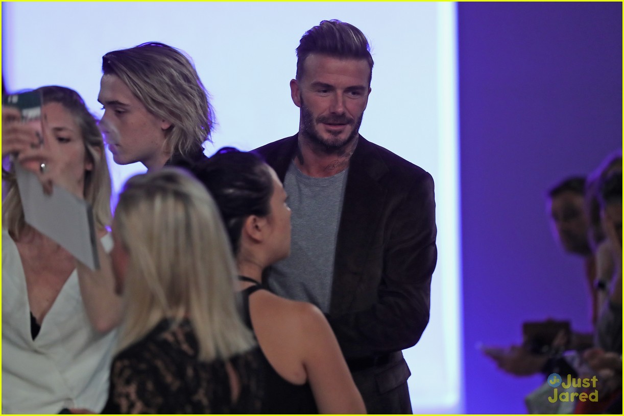 brooklyn beckham supports mom victoria at nyfw 20