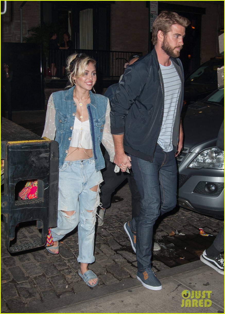 miley cyrus liam hemsworth have a date night after fallon taping 03