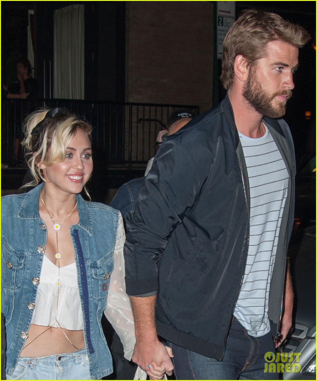 miley cyrus liam hemsworth have a date night after fallon taping 06