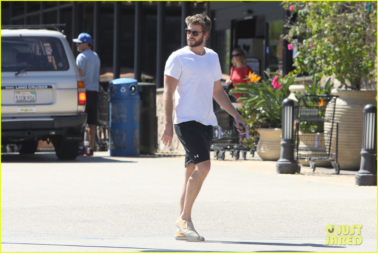 miley cyrus and liam hemsworth step out separately to grab some grub in malibu 06