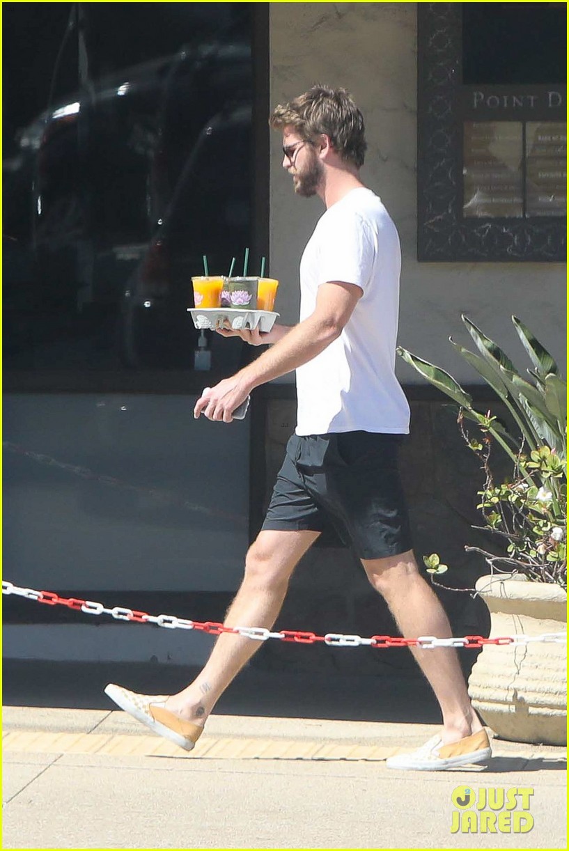 miley cyrus and liam hemsworth step out separately to grab some grub in malibu 07