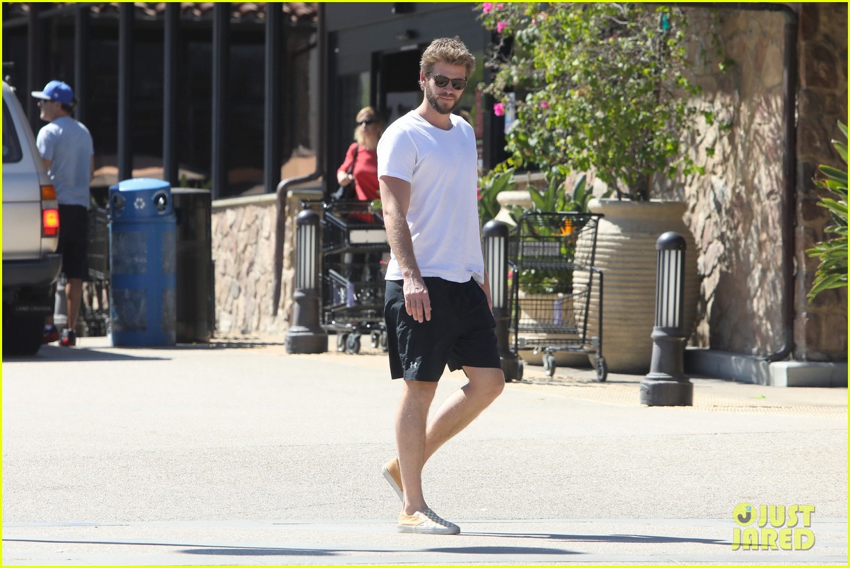 miley cyrus and liam hemsworth step out separately to grab some grub in malibu 08