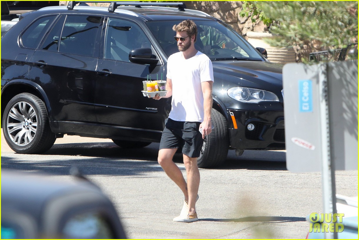 miley cyrus and liam hemsworth step out separately to grab some grub in malibu 10