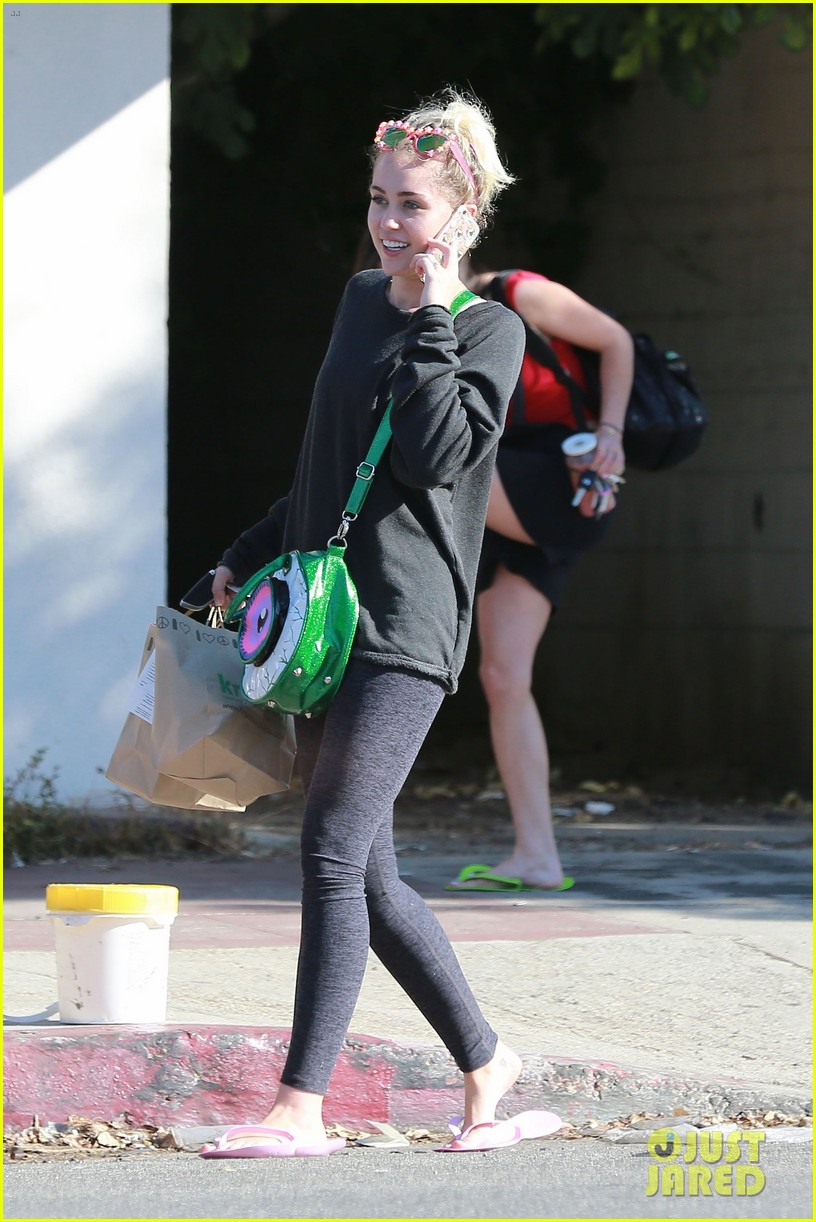miley cyrus strips off her sweater for a visit to the nail salon 12