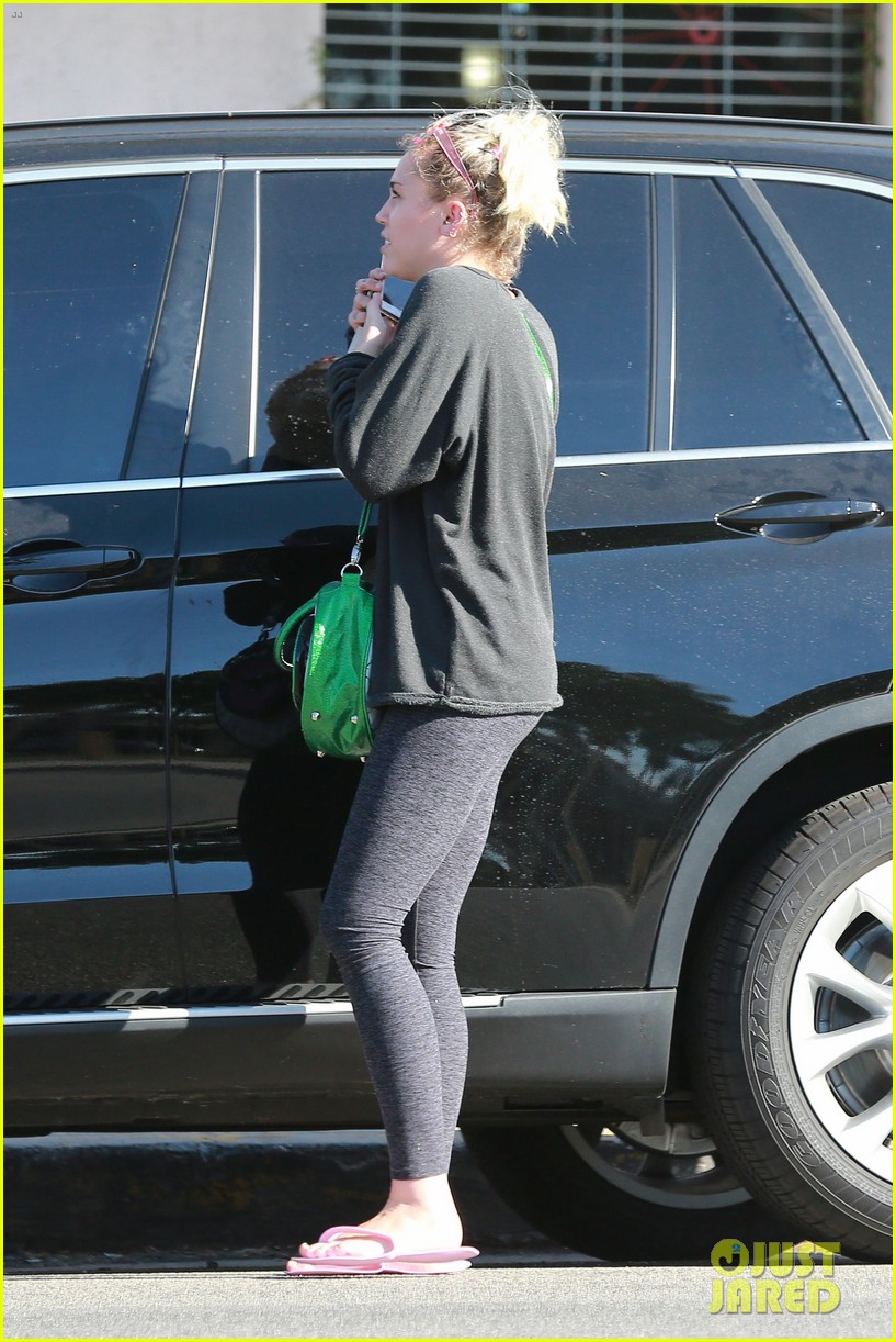 miley cyrus strips off her sweater for a visit to the nail salon 17