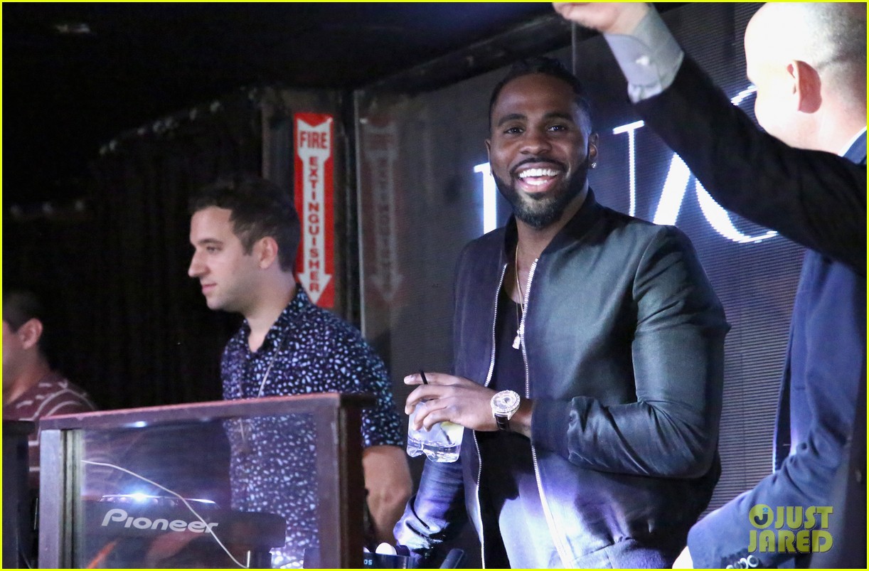 jason derulo touches down at lax after nyfw events 05