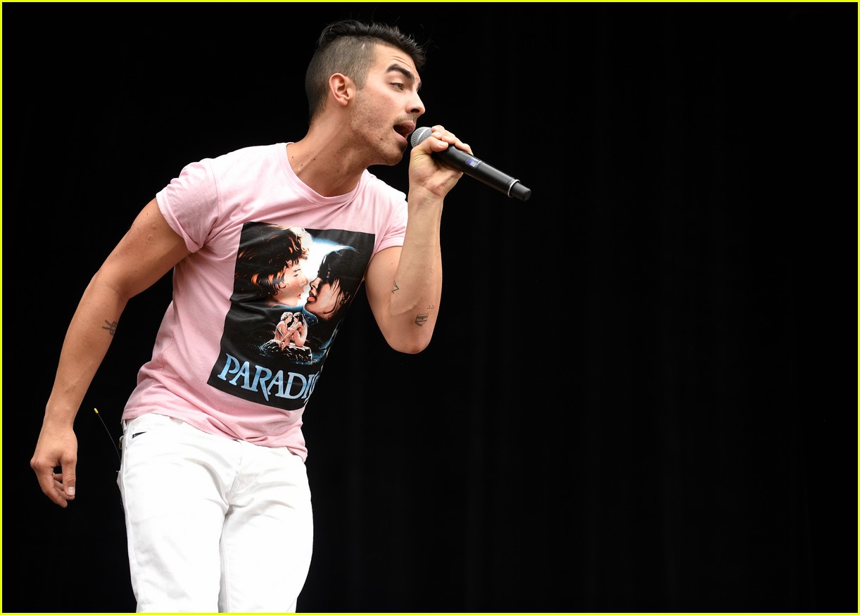 joe jonas dnce own the stage at music midtown festival 01