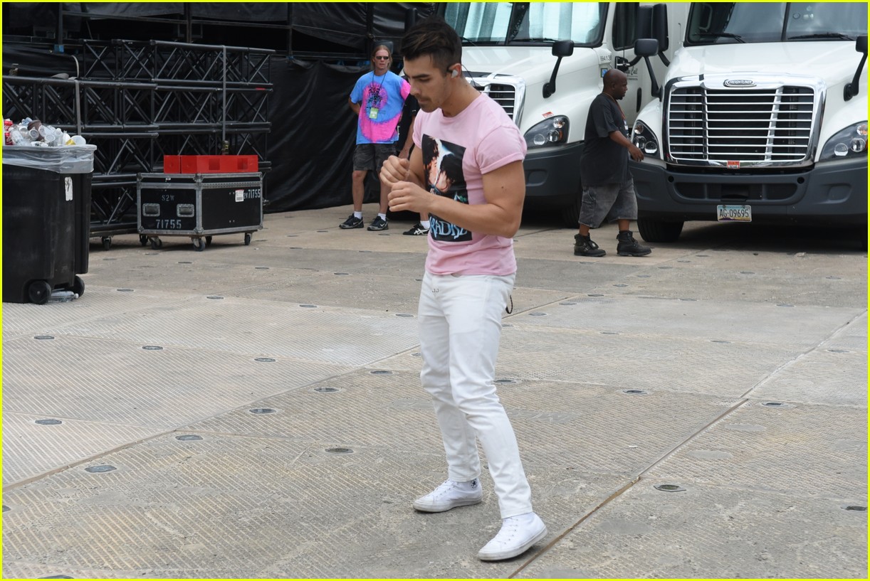 joe jonas dnce own the stage at music midtown festival 03