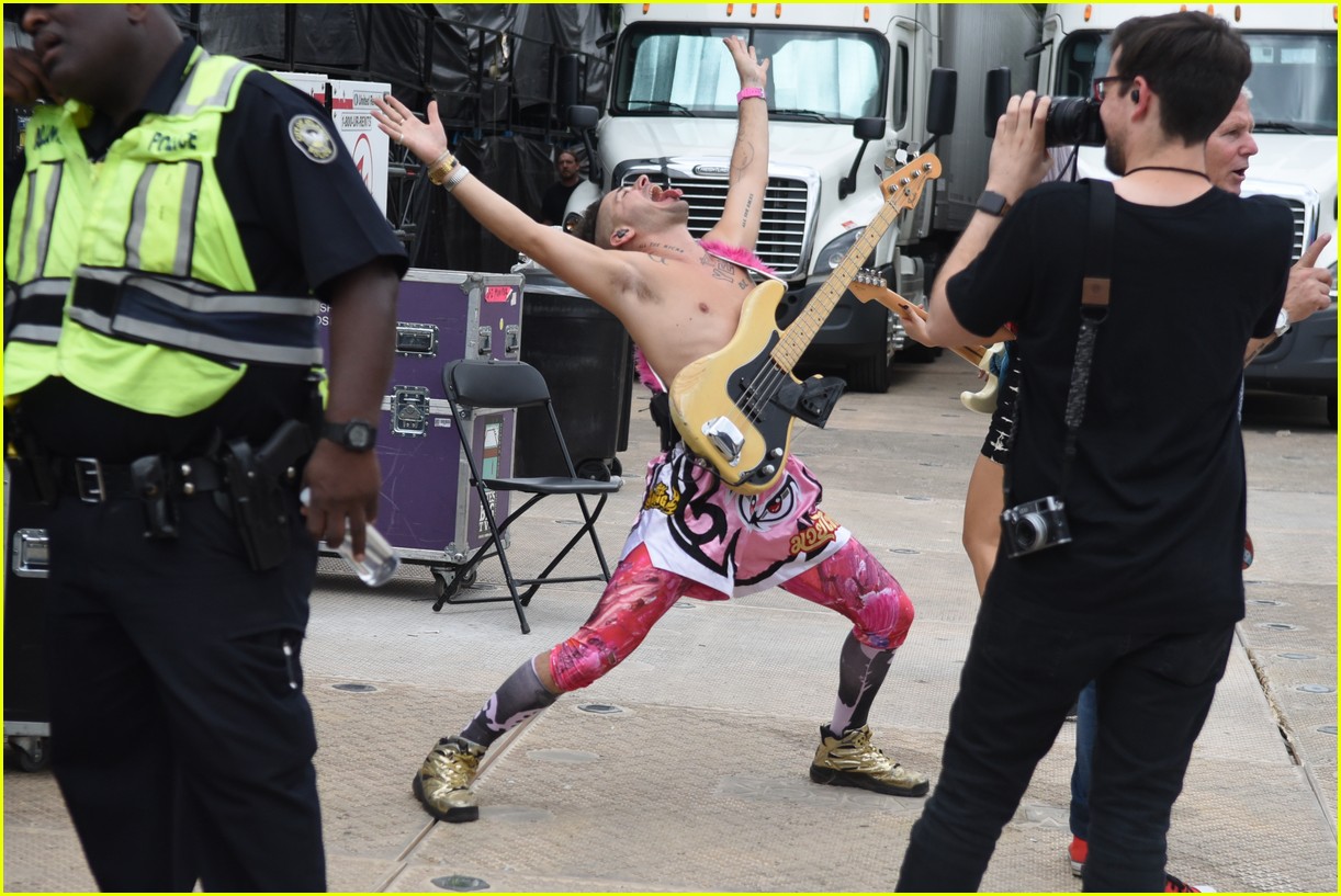 joe jonas dnce own the stage at music midtown festival 06