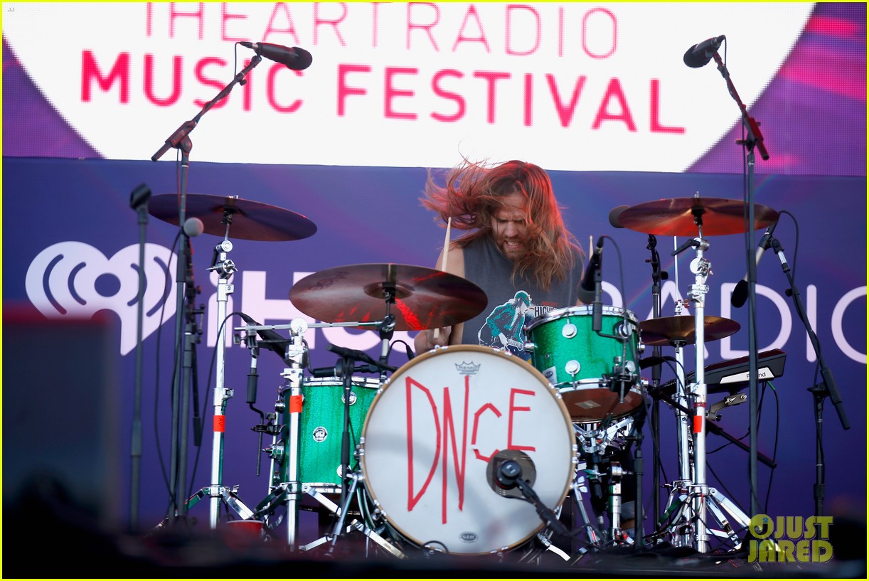 dnce wins best dressed at iheart radio music festivals daytime village in vegas 20