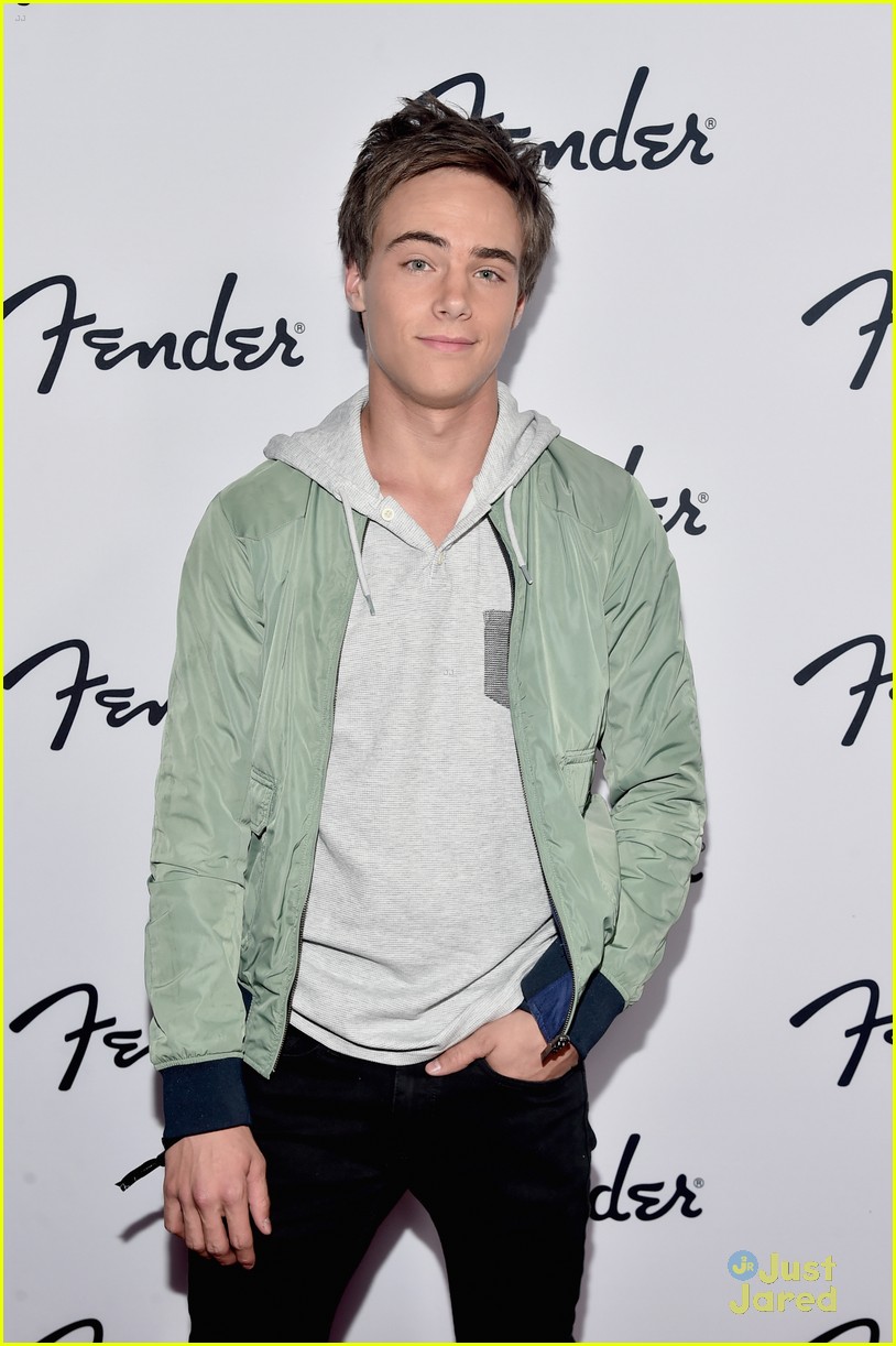 dylan sprayberry cody christian fender event hayley kevin 01