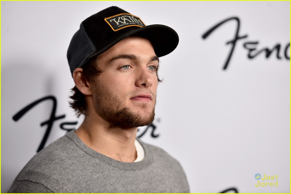 dylan sprayberry cody christian fender event hayley kevin 06